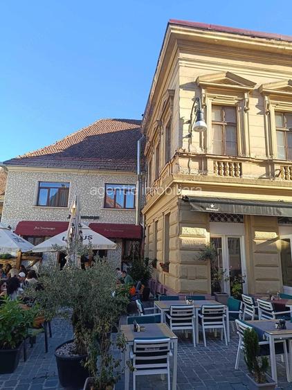 Apartament cu 2 camere de vanzare in Centrul Istoric al Bra?ovului Pia?a Sfatului Pia?a George E
