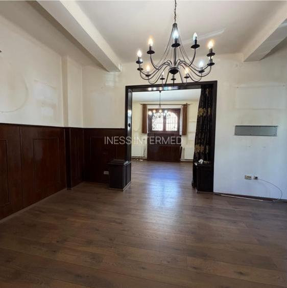 Casă cu 4 camere în Barbu Văcărescu