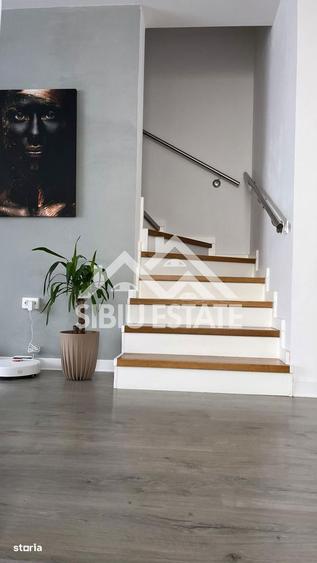Casa cvadruplex de vanzare 4 camere, curte proprie - 1