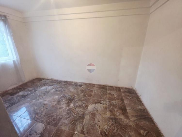 Apartament cu 3 camere decomandat în Săvinești