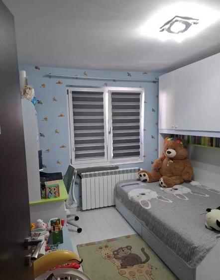 Apartament cu 4 camere decomandat, mobilat în Crângași