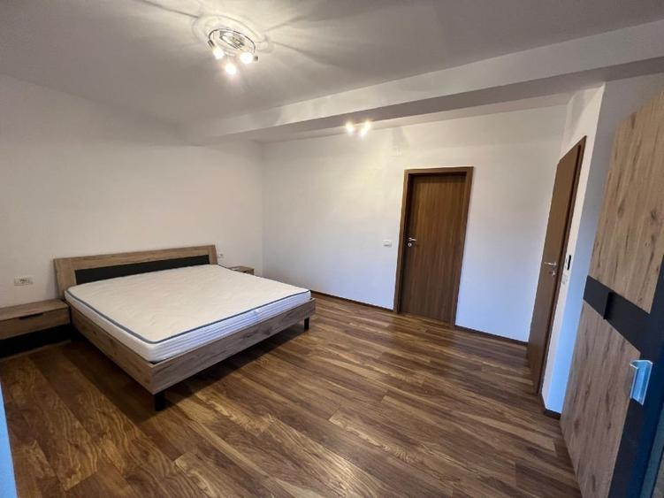 Apartament cu 3 camere decomandat, mobilat în Dumbrăvița