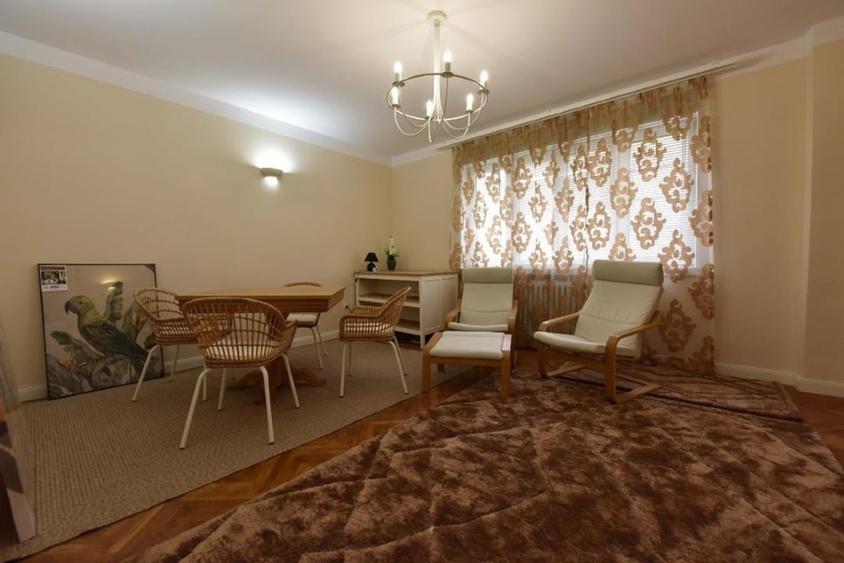 Casă individuală cu 5 camere cu Canalizare în Central