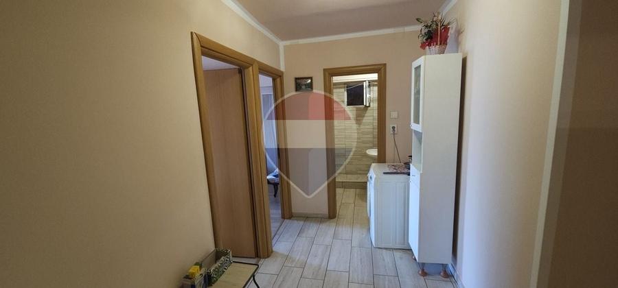 Apartament cu 3 camere decomandat în Doamna Ghica