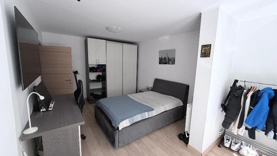 Apartament cu 4 camere decomandat în Drumul Taberei