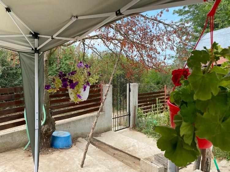 Casă individuală cu 3 camere cu Canalizare în Izvor