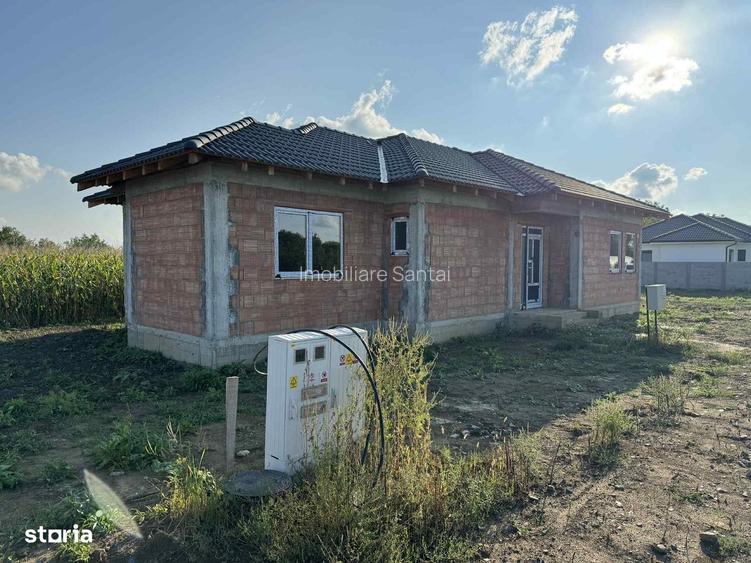 Case noi 3 camere + living , 550 mp teren , Paulesti