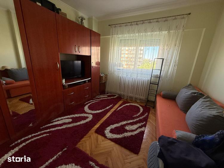Apartament cu 3 camere semidecomandat în Micro 16