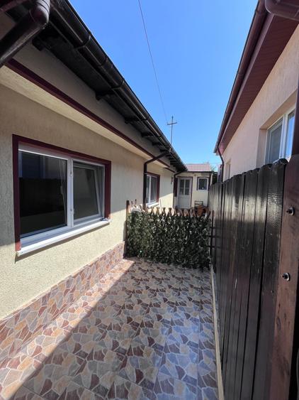 Casă individuală cu 4 camere cu Canalizare în Palas