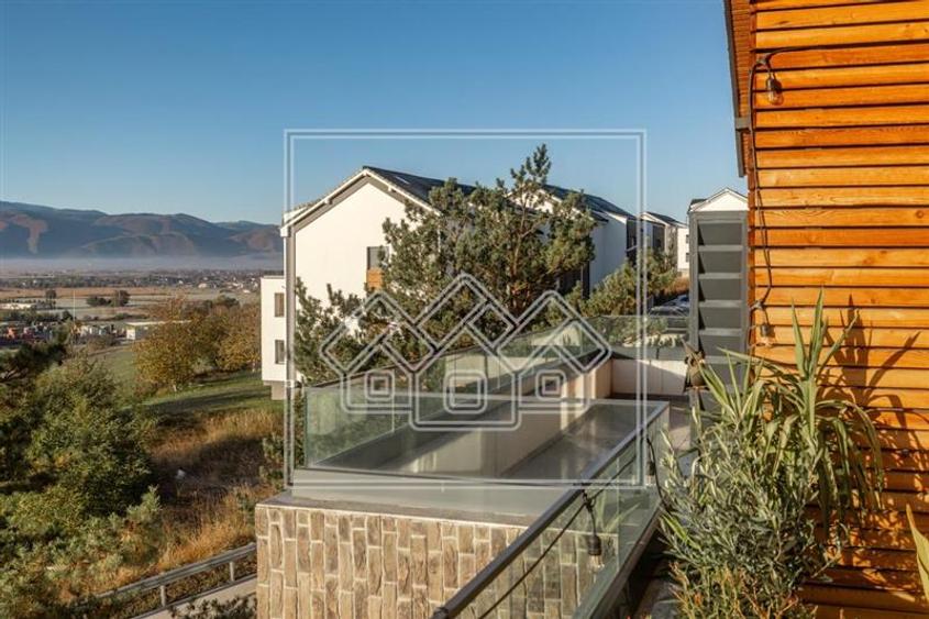 Penthouse cu 3 camere semidecomandat, mobilat în Exterior Vest