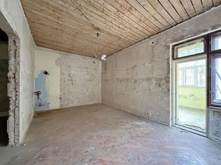 Apartament cu 4 camere semidecomandat în Centrul Istoric