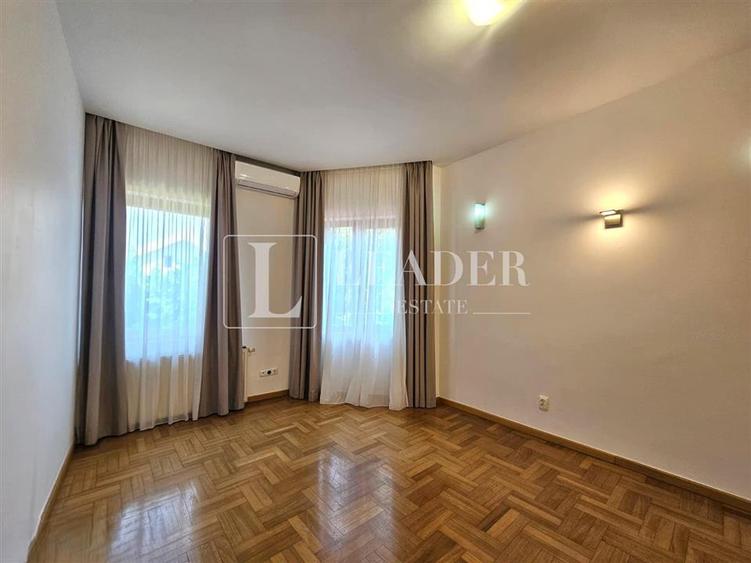 Casă cu 8 camere cu Teren 550 Mp în Iancu Nicolae