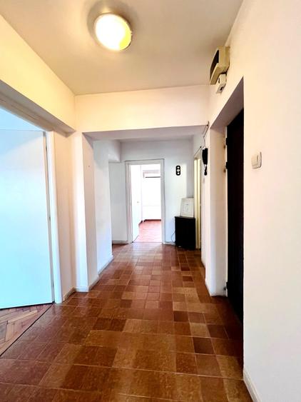 Apartament cu 3 camere în P-ța Unirii