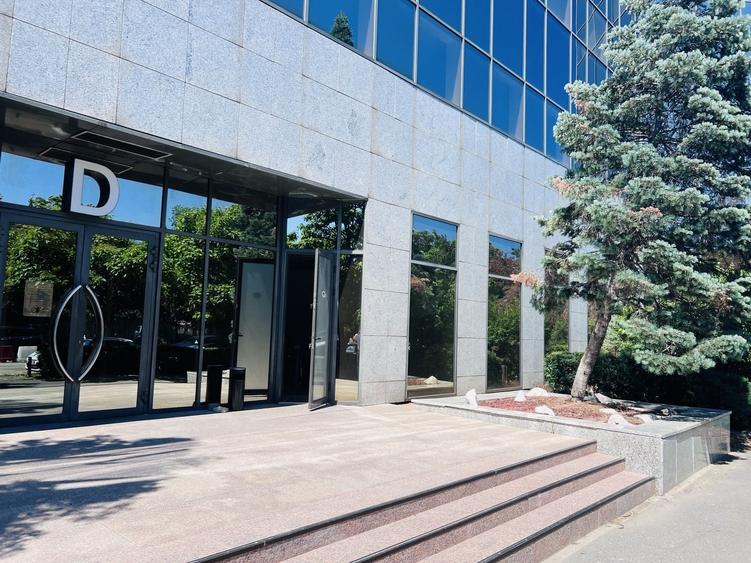 Birou, de 2,818 mp, în P-ta Presei Libere