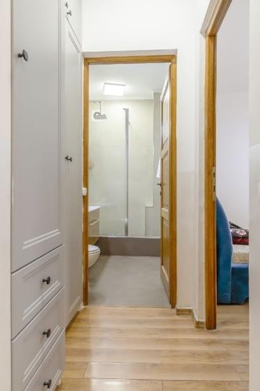 Apartament cu 3 camere semidecomandat în P-ța Romană