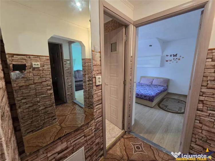 Apartament cu 3 camere decomandat în Noua