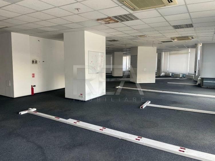 Spațiu comercial, de 523.33001708984 mp, în Banu Manta
