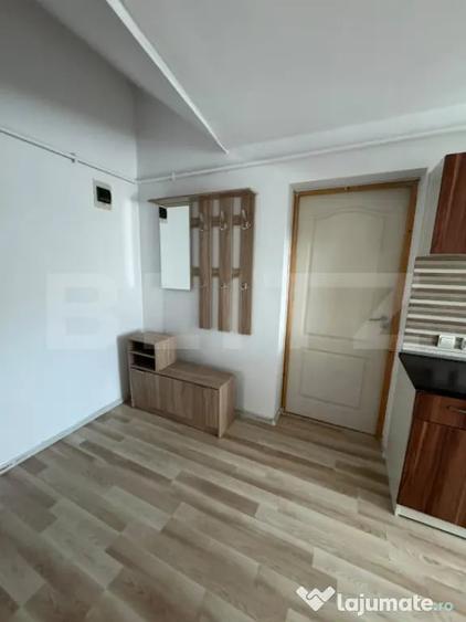 Apartament cu 3 camere semidecomandat în Florești