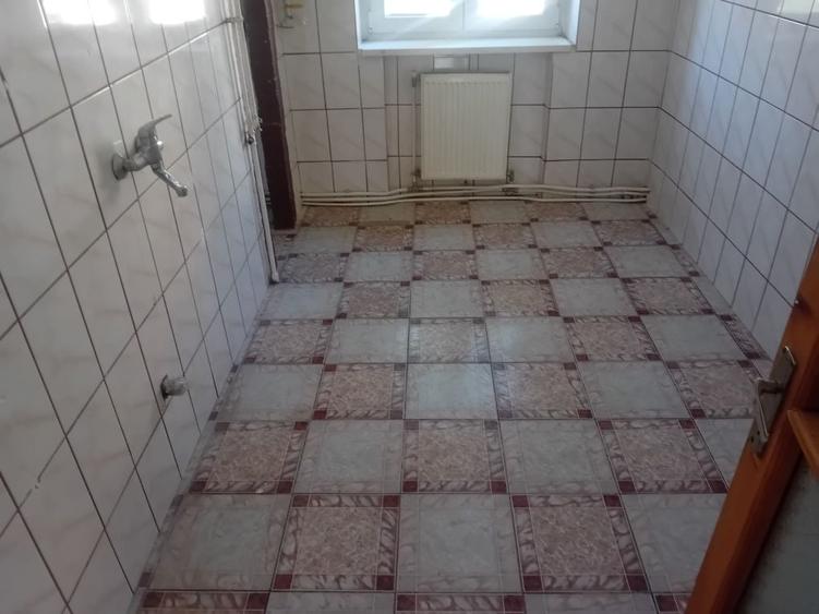 Apartament cu 3 camere decomandat în Calea Romanului