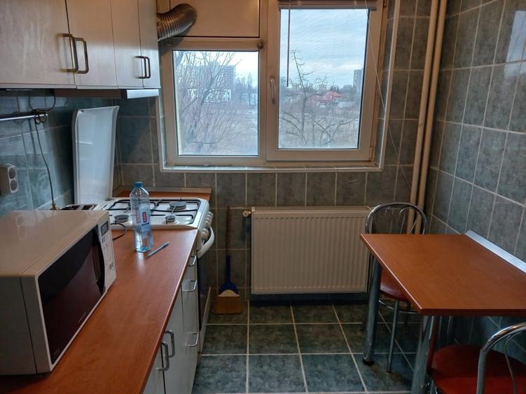 Apartament cu 2 camere semidecomandat, mobilat în Vatra Luminoasă