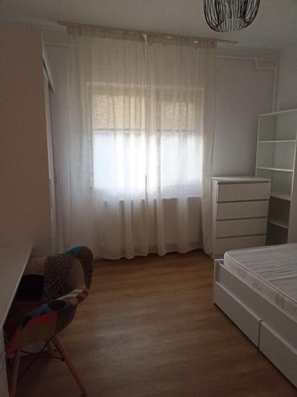 Apartament cu 3 camere decomandat, mobilat în Brâncoveanu