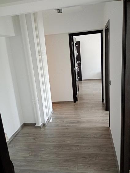 Apartament cu 3 camere semidecomandat în Obor