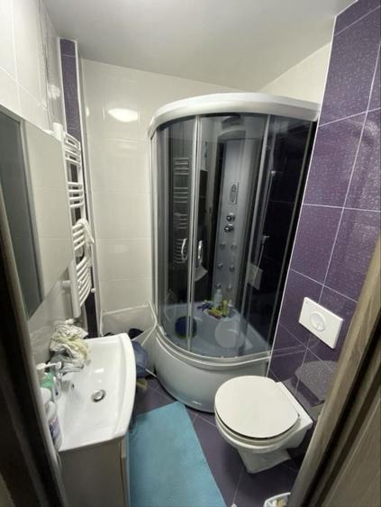 Apartament cu 4 camere semidecomandat în Runcu