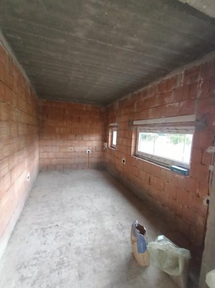 Duplex cu 4 camere cu Canalizare în Florești