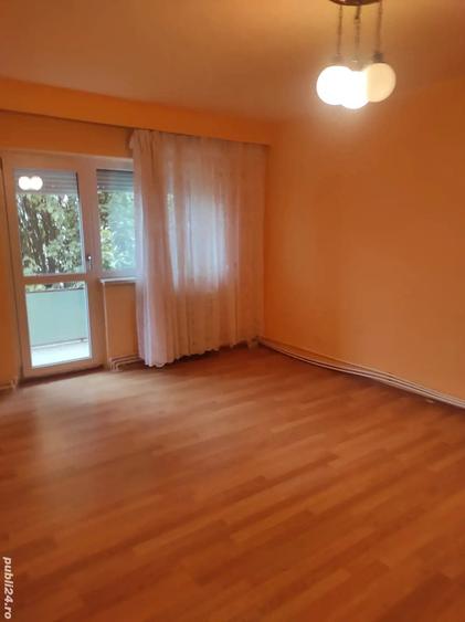 Apartament cu 4 camere decomandat în Bejan