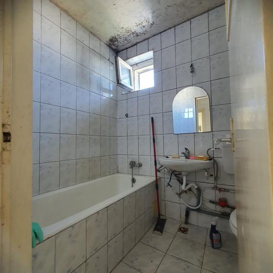 Apartament cu 3 camere semidecomandat în Mihai Bravu