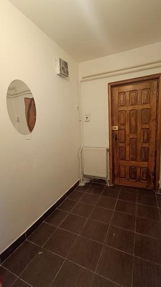 Garsonieră decomandată în Sud