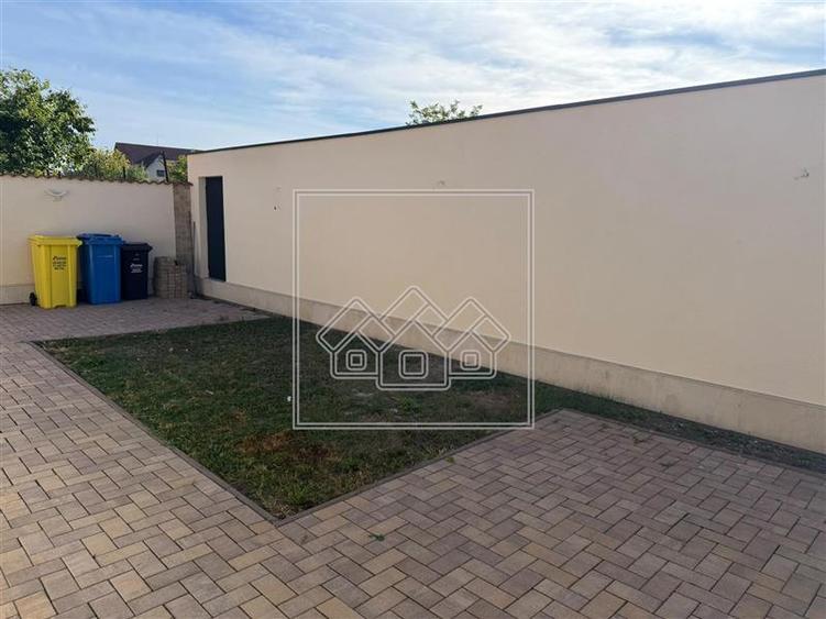 Casă cu 4 camere cu Teren 264 Mp în Tineretului