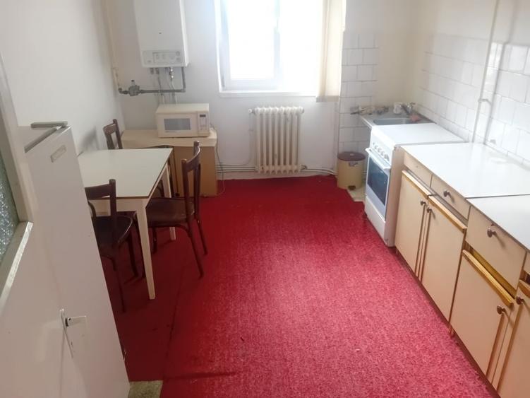 Apartament cu 3 camere decomandat în Calea Romanului
