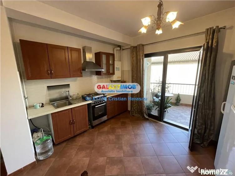 Apartament cu 3 camere semidecomandat în Central