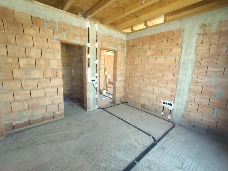 Casă individuală cu 4 camere cu Teren 600 Mp în Corușu