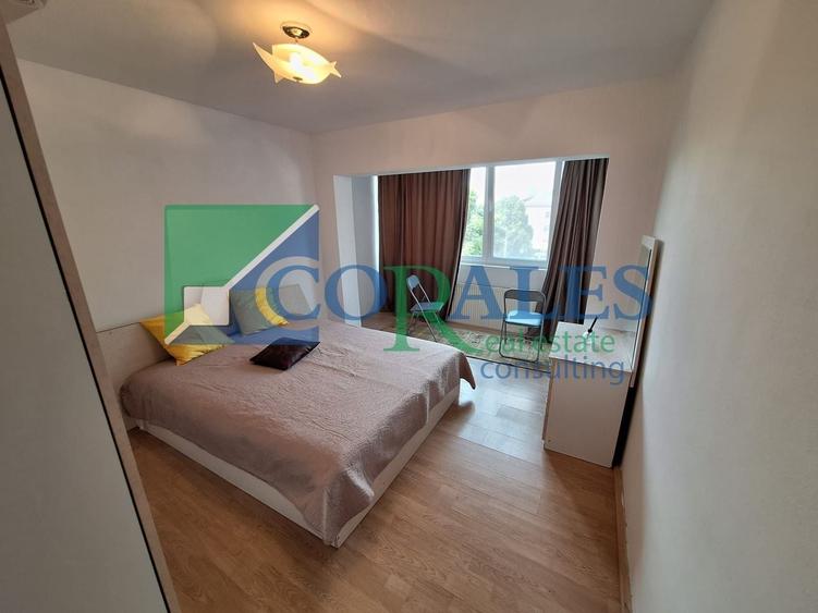 Apartament cu 3 camere semidecomandat, mobilat în Baba-Dochia