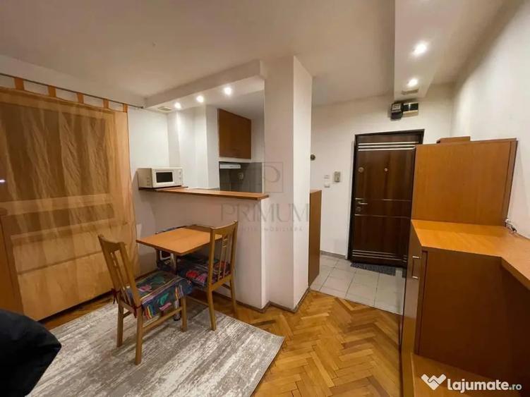 Garsonieră decomandată în Central