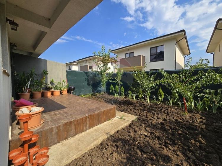 Casă cu 5 camere cu Teren 220 Mp în Central