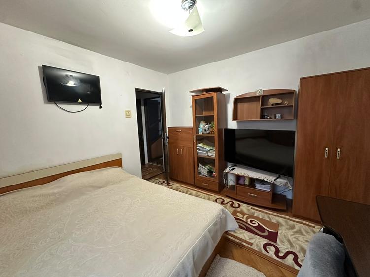 Apartament cu 2 camere decomandat în Podu Roș