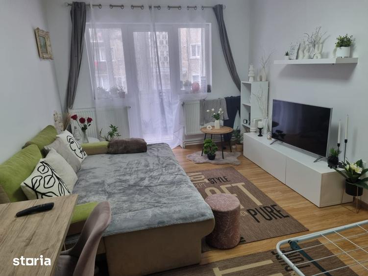 Apartament cu 2 camere decomandat în Piața Centrală