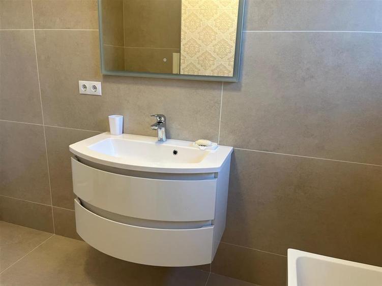 Apartament cu 3 camere decomandat, mobilat în Ștefan cel Mare