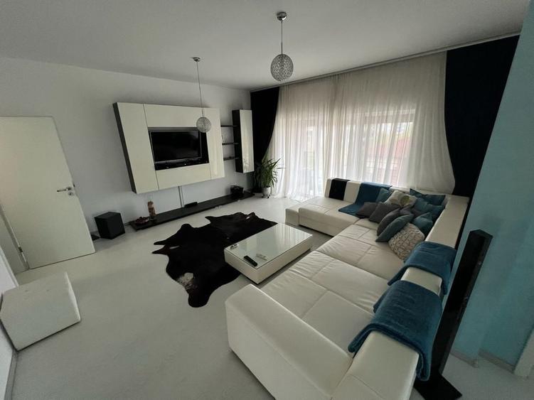 Apartament cu 4 camere decomandat în Central