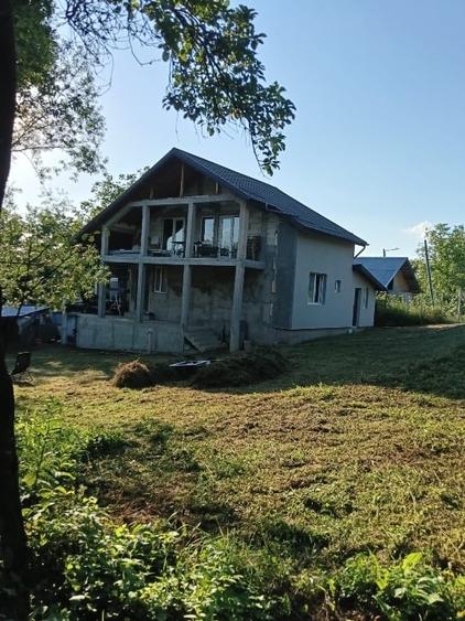 Casă individuală cu 4 camere cu Canalizare în Central
