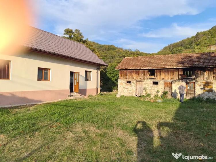 Casă cu 4 camere în Gureni