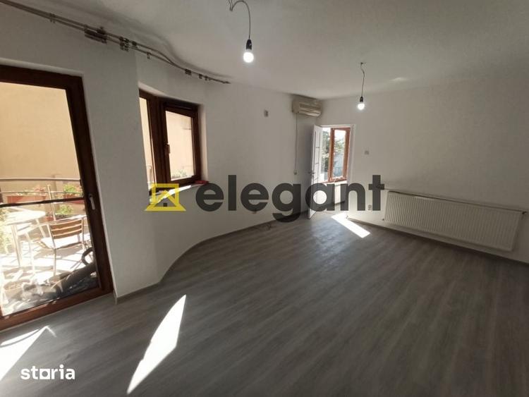 Apartament cu 5 camere în Craiovița Nouă