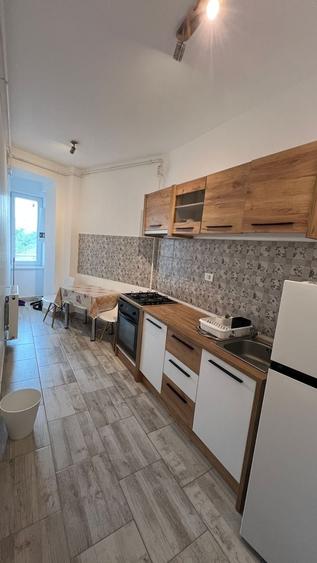 Apartament cu 2 camere semidecomandat, mobilat în Păcii