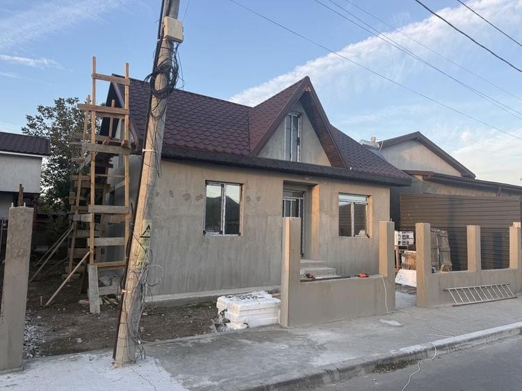 Casă cu 3 camere în Lumina