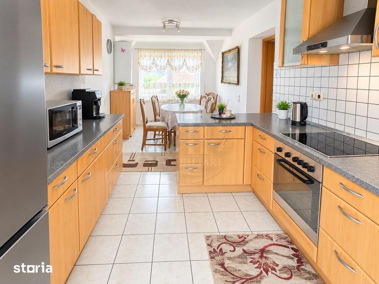 Casă cu 7 camere cu Teren 1500 Mp în Sâncel