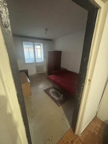 Apartament cu 4 camere decomandat în Rahova