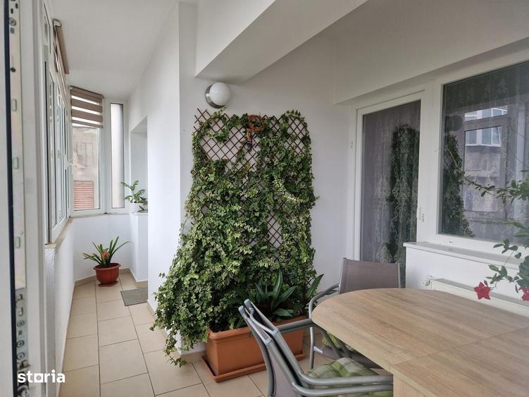 Apartament cu 3 camere decomandat în Central